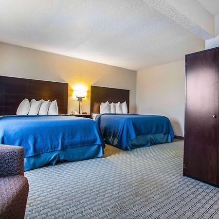 Quality Inn & Suites Ankeny-Des Moines Bagian luar foto