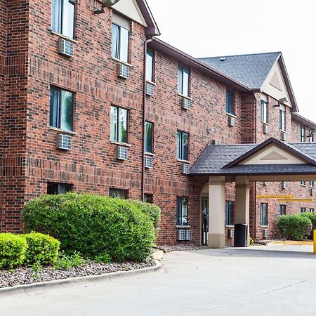 Quality Inn & Suites Ankeny-Des Moines Bagian luar foto