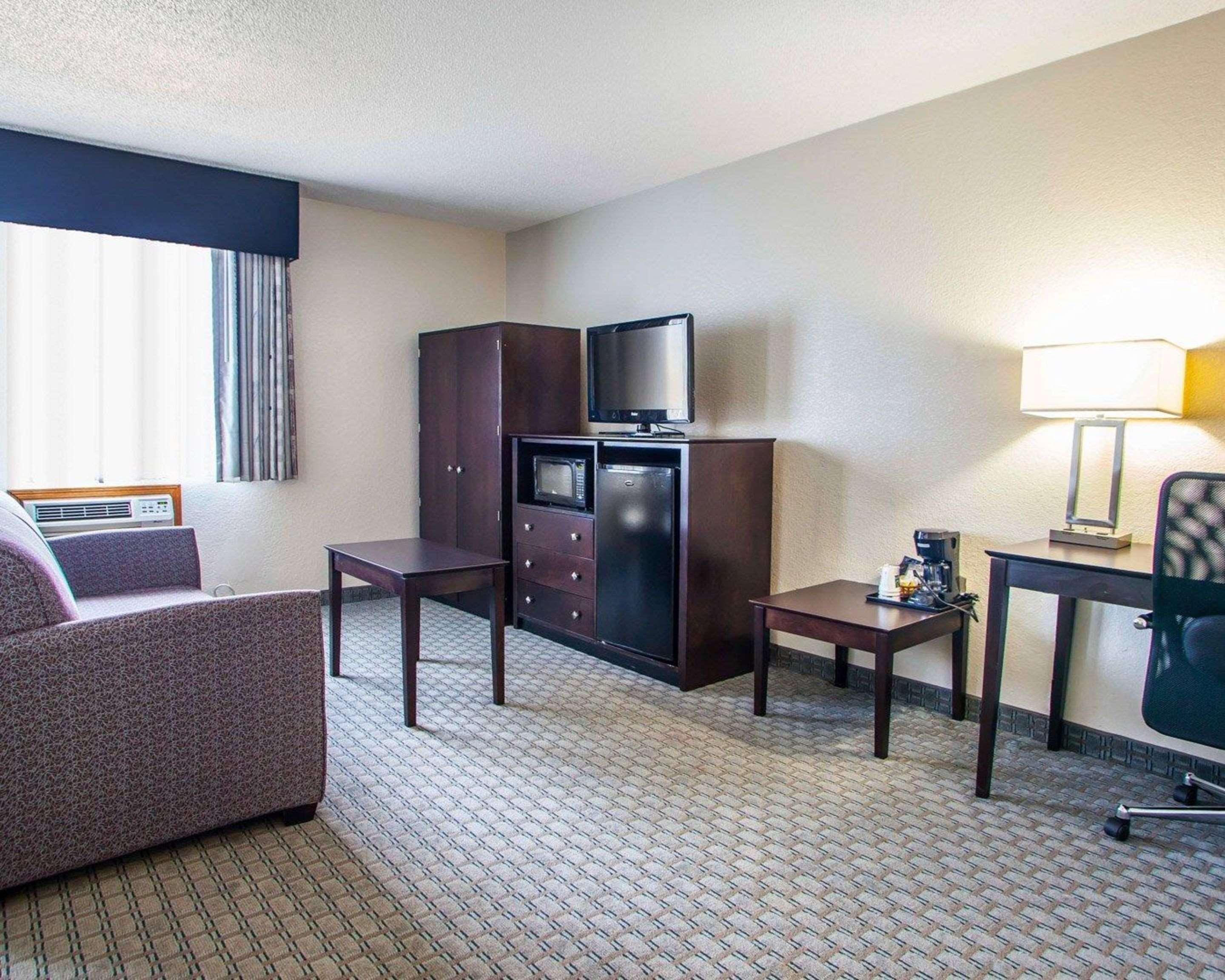 Quality Inn & Suites Ankeny-Des Moines Bagian luar foto