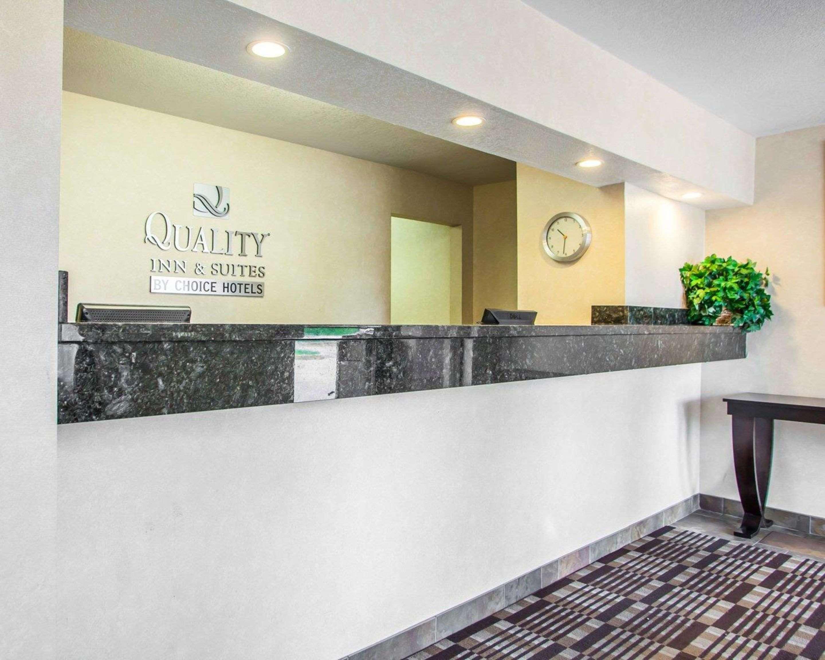 Quality Inn & Suites Ankeny-Des Moines Bagian luar foto