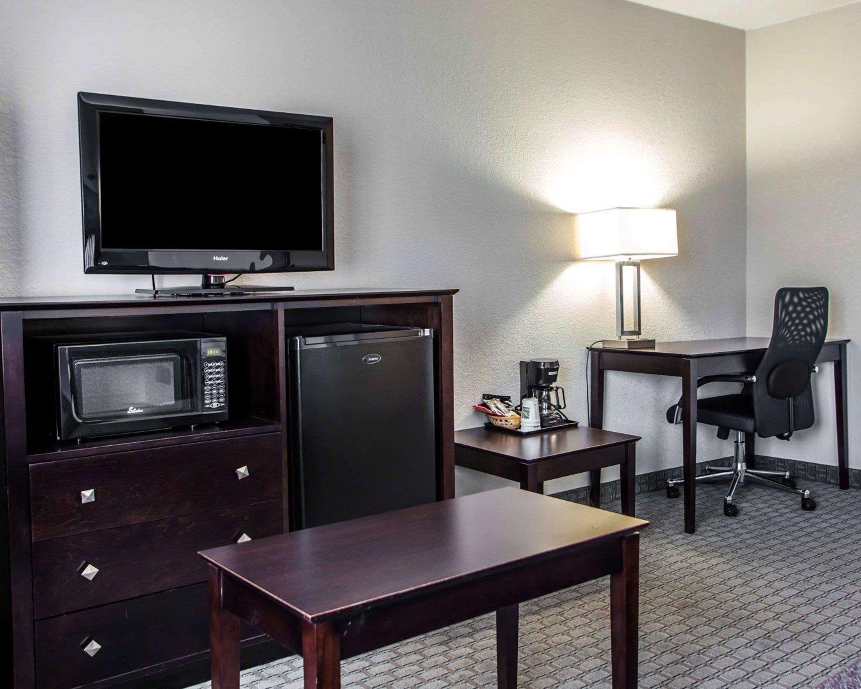 Quality Inn & Suites Ankeny-Des Moines Bagian luar foto